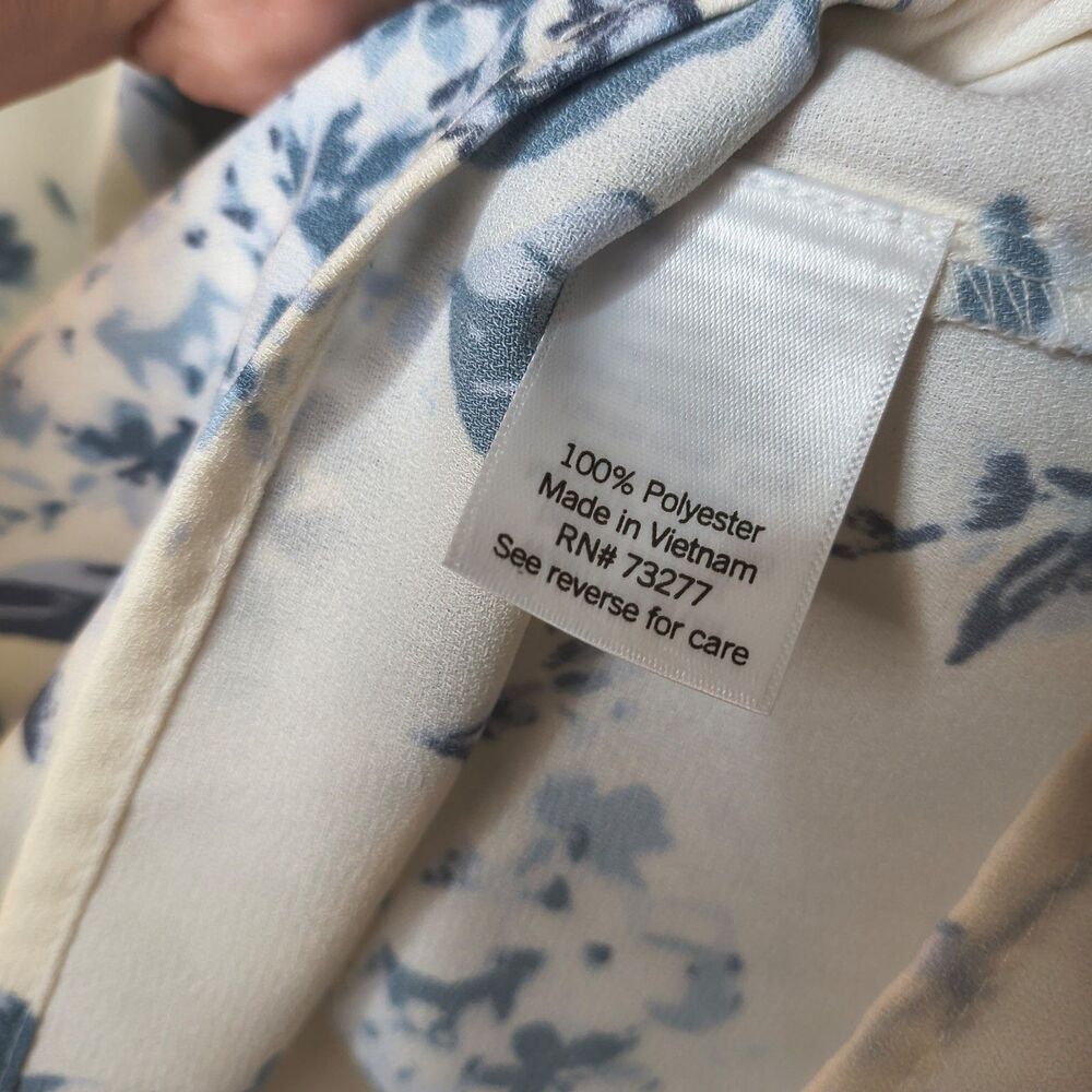 LC Lauren Conrad White/Blue Floral Blouse Petite NWT - Picture 4 of 7